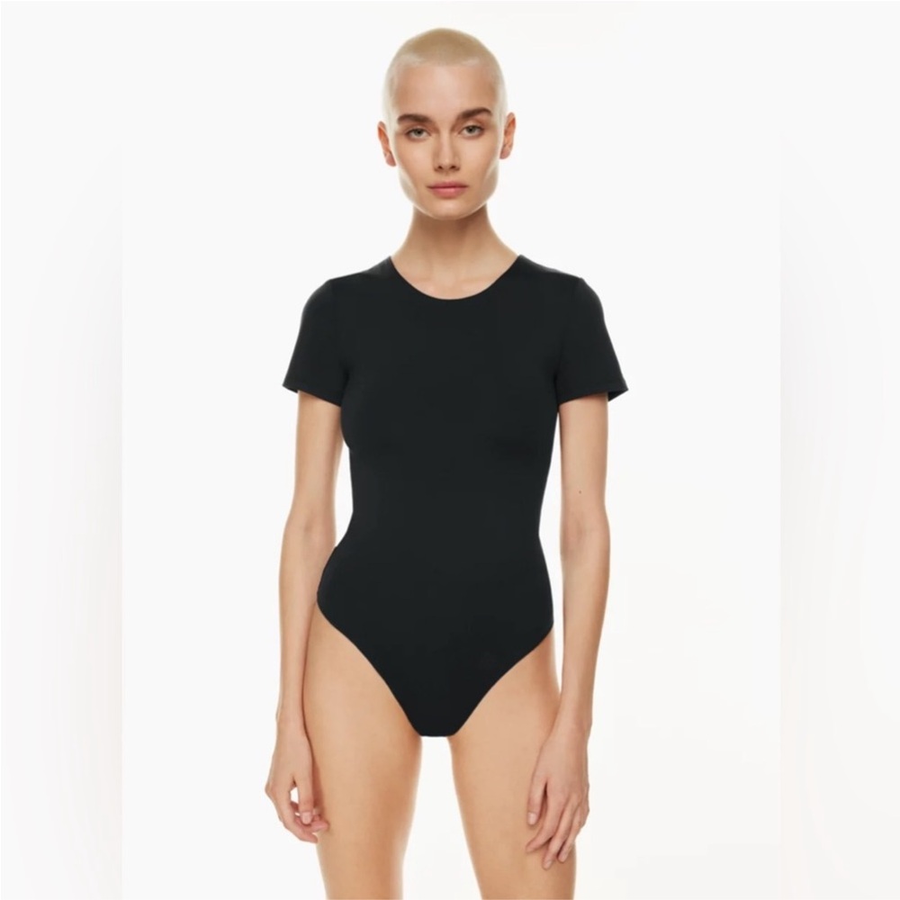 Babaton Aritizia Contour Crew Shortsleeve Bodysuit Women’s M Black Lined Thong